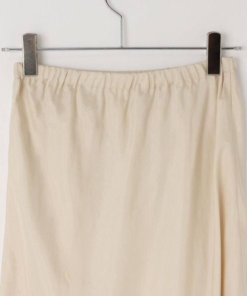 LOWRYS FARM（ローリーズファーム）の「フィブリルサテンスカート　581057（スカート・レディース・アイボリー/チャコールグレー/ブラウン・LARGE/MEDIUM/SMALL）」の8枚目の写真