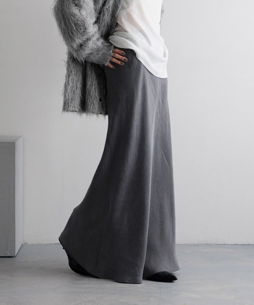 LOWRYS FARM（ローリーズファーム）の「フィブリルサテンスカート　581057（スカート・レディース・アイボリー/チャコールグレー/ブラウン・LARGE/MEDIUM/SMALL）」の17枚目の写真