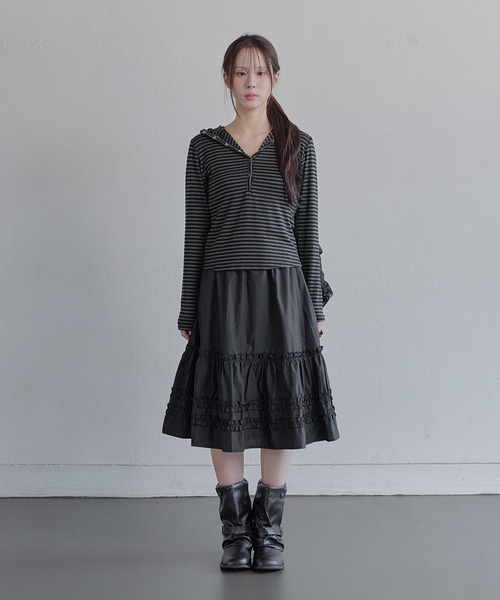 UNE MANSION(ユヌマンション)の「【UNE ORIGINAL】【生地が選べるユニークカットソー】シルバーボタンビッグフードカットソー(Tシャツ/カットソー・レディース・チャコールグレー/ブラック/ブラック系その他/レッド系その他・FREE)」の7枚目の写真