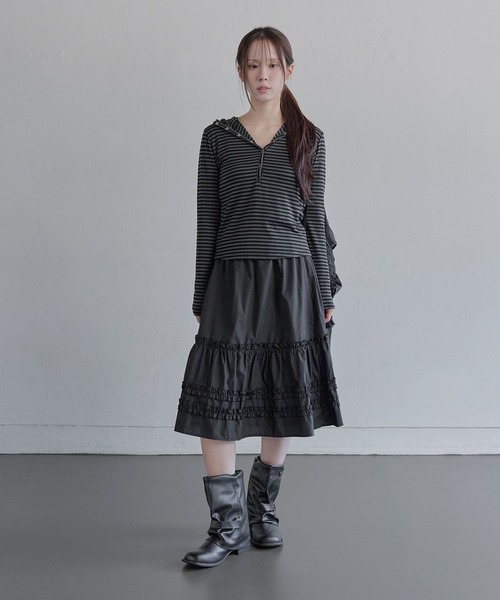 UNE MANSION(ユヌマンション)の「【UNE ORIGINAL】【生地が選べるユニークカットソー】シルバーボタンビッグフードカットソー(Tシャツ/カットソー・レディース・チャコールグレー/ブラック/ブラック系その他/レッド系その他・FREE)」の8枚目の写真