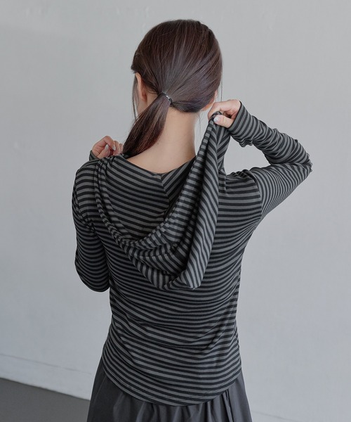 UNE MANSION(ユヌマンション)の「【UNE ORIGINAL】【生地が選べるユニークカットソー】シルバーボタンビッグフードカットソー(Tシャツ/カットソー・レディース・チャコールグレー/ブラック/ブラック系その他/レッド系その他・FREE)」の15枚目の写真