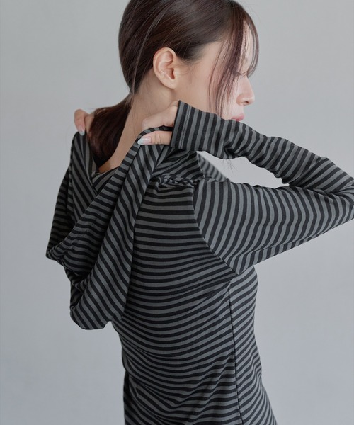 UNE MANSION(ユヌマンション)の「【UNE ORIGINAL】【生地が選べるユニークカットソー】シルバーボタンビッグフードカットソー(Tシャツ/カットソー・レディース・チャコールグレー/ブラック/ブラック系その他/レッド系その他・FREE)」の16枚目の写真