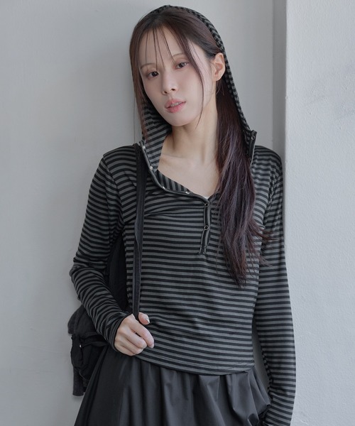 UNE MANSION(ユヌマンション)の「【UNE ORIGINAL】【生地が選べるユニークカットソー】シルバーボタンビッグフードカットソー(Tシャツ/カットソー・レディース・チャコールグレー/ブラック/ブラック系その他/レッド系その他・FREE)」の18枚目の写真