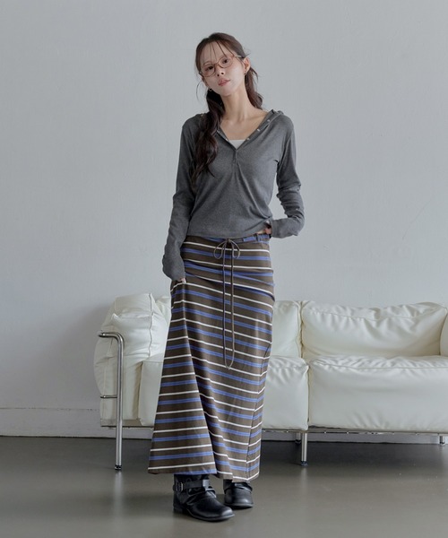 UNE MANSION(ユヌマンション)の「【UNE ORIGINAL】【生地が選べるユニークカットソー】シルバーボタンビッグフードカットソー(Tシャツ/カットソー・レディース・チャコールグレー/ブラック/ブラック系その他/レッド系その他・FREE)」の20枚目の写真