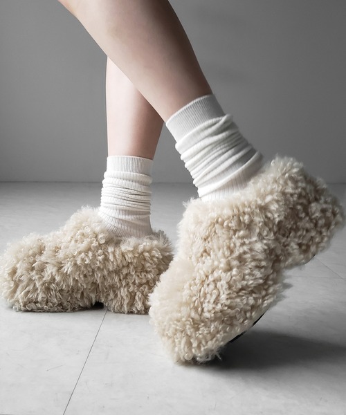me+em select(ミームセレクト)の「【 2color 】厚底テディボアサボサンダル / platform teddy boa sabo sandals(その他シューズ・レディース・ブラック/アイボリー・36/37/38/39/40)」の17枚目の写真