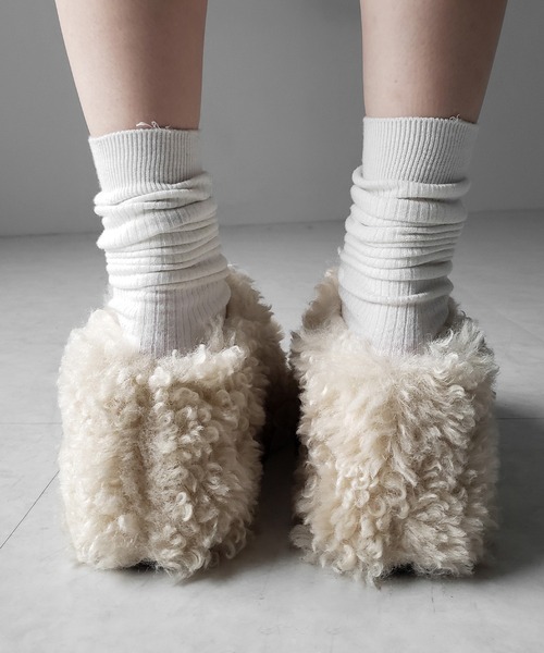 me+em select(ミームセレクト)の「【 2color 】厚底テディボアサボサンダル / platform teddy boa sabo sandals(その他シューズ・レディース・ブラック/アイボリー・36/37/38/39/40)」の19枚目の写真