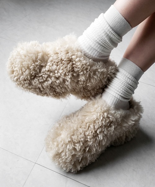 me+em select(ミームセレクト)の「【 2color 】厚底テディボアサボサンダル / platform teddy boa sabo sandals(その他シューズ・レディース・ブラック/アイボリー・36/37/38/39/40)」の21枚目の写真