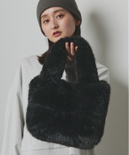 ad thie(アドティエ)の「フェイクファー ハンドバッグ(ハンドバッグ・レディース・ブラック/ライトグレー/オフホワイト/ベージュ・FREE)」の12枚目の写真