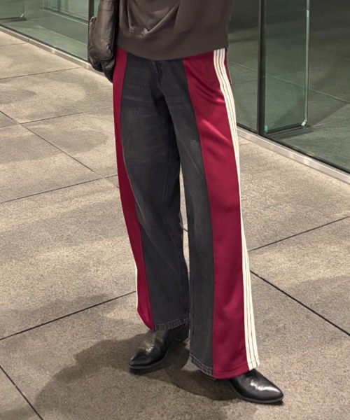 RODEO CROWNS WIDE BOWL(ロデオクラウンズワイドボウル)の「カスタムトラック デニムパンツ(デニムパンツ・レディース・ブルー系その他3/レッド系その他/グリーン系その他・SMALL/MEDIUM/LARGE)」の1枚目の写真