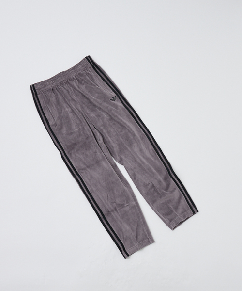 adidas(アディダス)の「【adidas / アディダス】VELOUR SST PANT / ベロア SST パンツ(その他パンツ・メンズ・ブラック/チャコールグレー/ダークネイビー・M/L)」の16枚目の写真