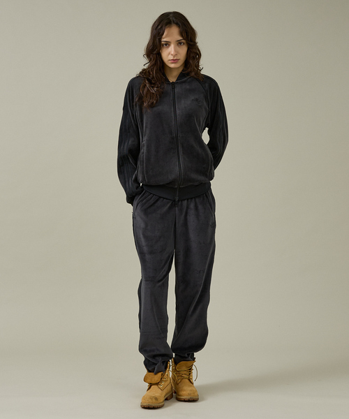 adidas(アディダス)の「【adidas / アディダス】VELOUR SST PANT / ベロア SST パンツ(その他パンツ・メンズ・ブラック/チャコールグレー/ダークネイビー・M/L)」の17枚目の写真