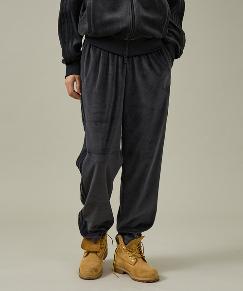 adidas(アディダス)の「【adidas / アディダス】VELOUR SST PANT / ベロア SST パンツ(その他パンツ・メンズ・ブラック/チャコールグレー/ダークネイビー・M/L)」の19枚目の写真