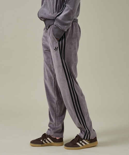 adidas(アディダス)の「【adidas / アディダス】VELOUR SST PANT / ベロア SST パンツ(その他パンツ・メンズ・ブラック/チャコールグレー/ダークネイビー・M/L)」の2枚目の写真