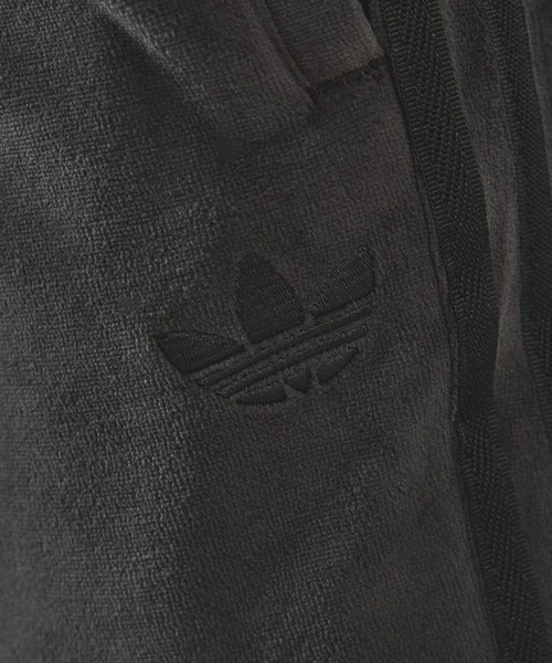 adidas(アディダス)の「【adidas / アディダス】VELOUR SST PANT / ベロア SST パンツ(その他パンツ・メンズ・ブラック/チャコールグレー/ダークネイビー・M/L)」の11枚目の写真
