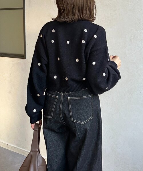 Thevon（ゼボン）の「フラワー刺繍ショートニット（ニット/セーター・レディース・チャコールグレー/ブラック/ネイビー・FREE）」の22枚目の写真