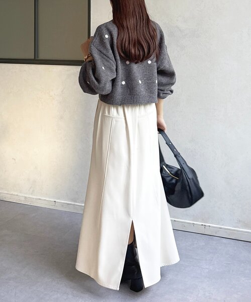 Thevon（ゼボン）の「フラワー刺繍ショートニット（ニット/セーター・レディース・チャコールグレー/ブラック/ネイビー・FREE）」の6枚目の写真