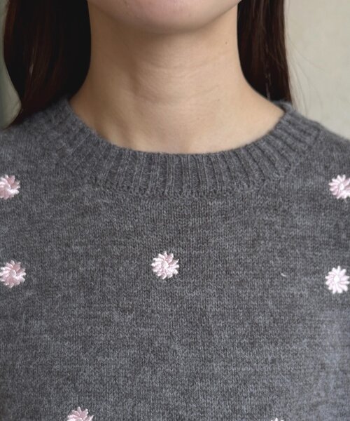 Thevon（ゼボン）の「フラワー刺繍ショートニット（ニット/セーター・レディース・チャコールグレー/ブラック/ネイビー・FREE）」の10枚目の写真