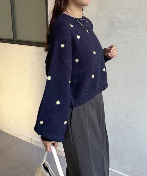 Thevon（ゼボン）の「フラワー刺繍ショートニット（ニット/セーター・レディース・チャコールグレー/ブラック/ネイビー・FREE）」の15枚目の写真