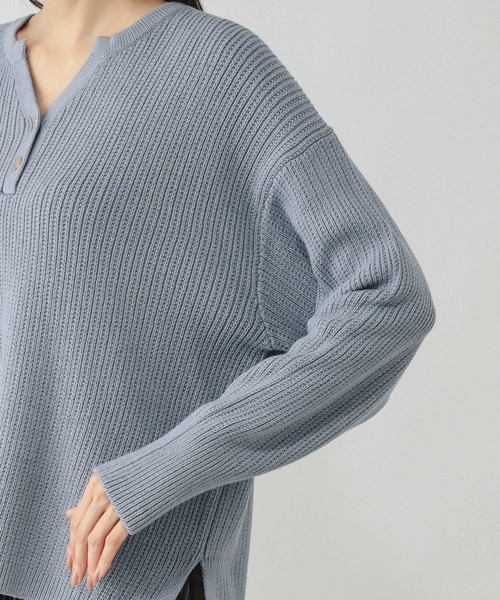 GLOBAL WORK（グローバルワーク）の「毛玉になりにくいキーネック/579675（ニット/セーター・レディース・ブラウン/ネイビー/ライトブルー/アイボリー・LARGE/MEDIUM）」の13枚目の写真