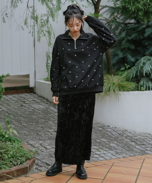 archives(アルシーヴ)の「小花柄刺繍ハーフzipスウェット(スウェット・レディース・オートミール/グレー/ブラック・MEDIUM)」の8枚目の写真