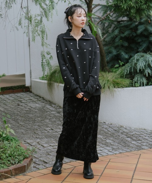 archives(アルシーヴ)の「小花柄刺繍ハーフzipスウェット(スウェット・レディース・オートミール/グレー/ブラック・MEDIUM)」の10枚目の写真