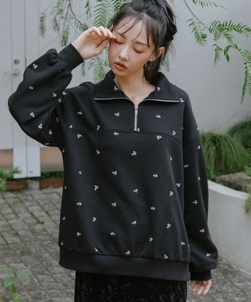 archives(アルシーヴ)の「小花柄刺繍ハーフzipスウェット(スウェット・レディース・オートミール/グレー/ブラック・MEDIUM)」の5枚目の写真