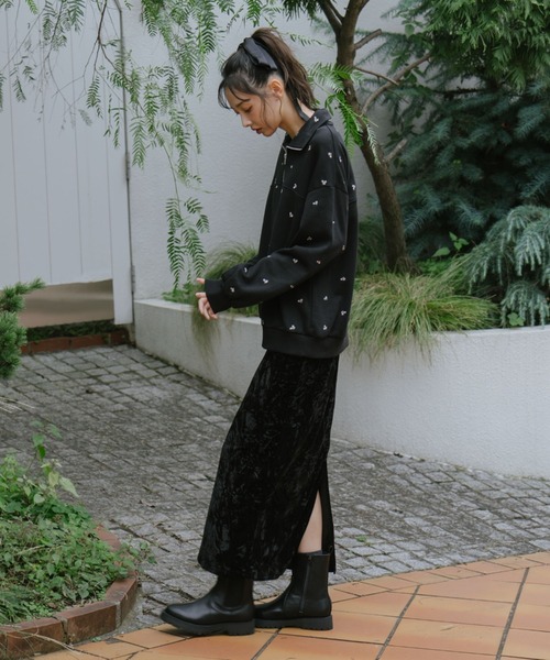 archives(アルシーヴ)の「小花柄刺繍ハーフzipスウェット(スウェット・レディース・オートミール/グレー/ブラック・MEDIUM)」の12枚目の写真