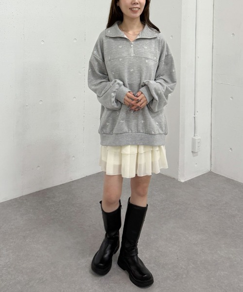 archives(アルシーヴ)の「小花柄刺繍ハーフzipスウェット(スウェット・レディース・オートミール/グレー/ブラック・MEDIUM)」の16枚目の写真