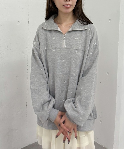 archives(アルシーヴ)の「小花柄刺繍ハーフzipスウェット(スウェット・レディース・オートミール/グレー/ブラック・MEDIUM)」の14枚目の写真