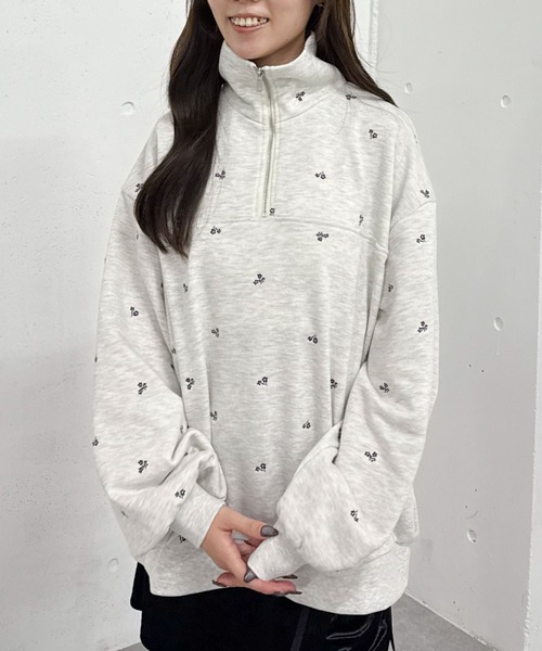 archives(アルシーヴ)の「小花柄刺繍ハーフzipスウェット(スウェット・レディース・オートミール/グレー/ブラック・MEDIUM)」の20枚目の写真