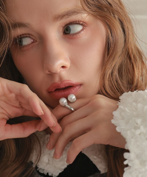 at.(アット)の「【at.】ダブルパールリング(リング・レディース・ゴールド/シルバー・11号)」の4枚目の写真