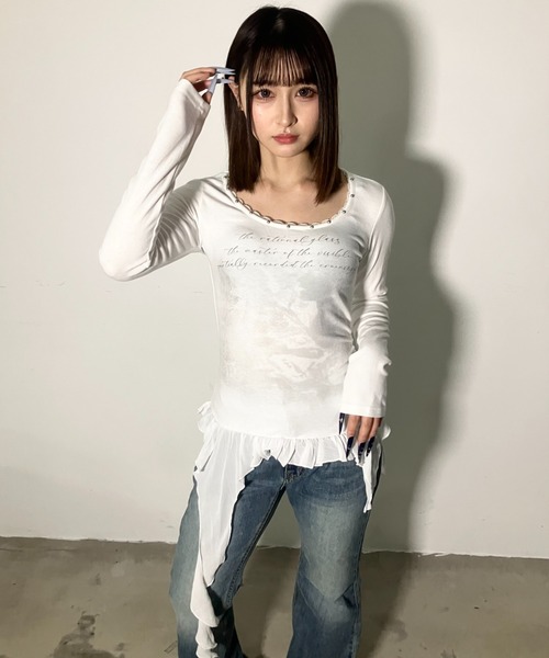 .KOM(ドットコム)の「A'GEM/9 × .kom 『.KOMZ/ドットケーオーエムゼット』 シャドウフリル シアーロングスリーブカットソー(Tシャツ/カットソー・レディース・ホワイト/グレー・FREE)」の1枚目の写真