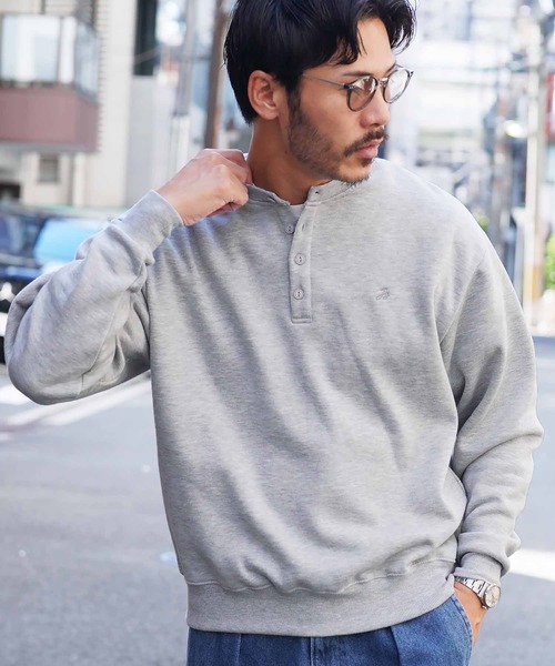jiggys shop(ジギーズショップ)の「裏起毛 ヘンリーネック ワンポイント刺繍 スウェット トレーナー(スウェット・メンズ・ネイビー/ブラウン/グレー/ホワイト/ブラック・LARGE/MEDIUM/X-LARGE)」の1枚目の写真