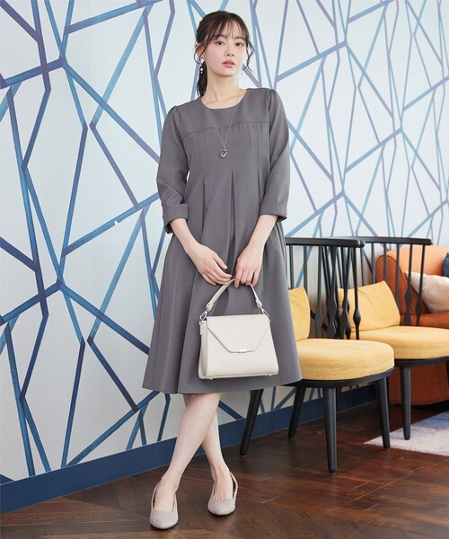 Tiaclasse(ティアクラッセ)の「ボックスタックAラインワンピース(ワンピース・レディース・ベージュ/ネイビー/グレー・S/M/L)」の22枚目の写真
