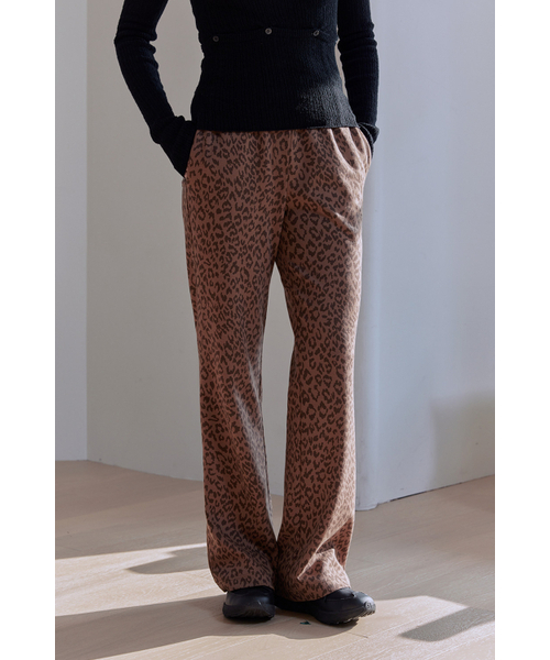 AFTERHOURS(アフターアワーズ)の「LEOPARD BOOTS CUT BANDING PANTS (BROWN)(スウェットパンツ・レディース・その他・FREE)」の2枚目の写真