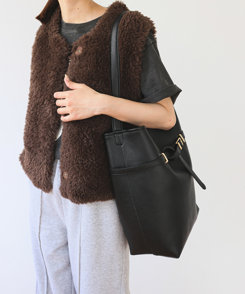 SLOBE IENA（スローブイエナ）の「《WEB限定/追加4》SLOBE ベルトスクエアトートバッグ（ショルダーバッグ・レディース・ブラック・FREE）」の5枚目の写真