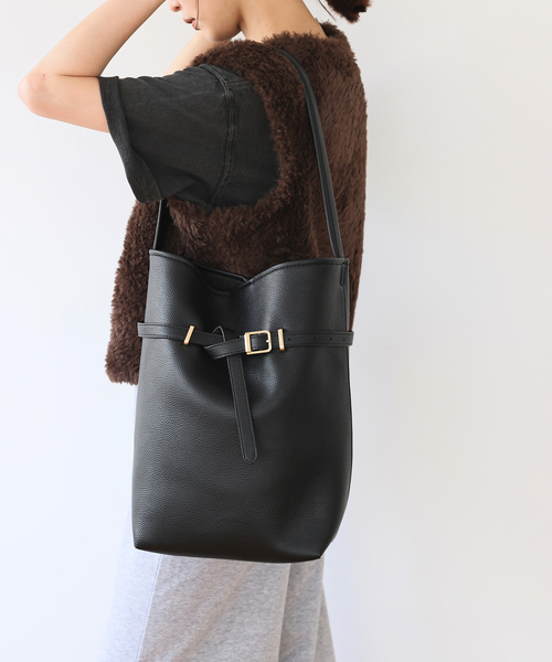 SLOBE IENA（スローブイエナ）の「《WEB限定/追加4》SLOBE ベルトスクエアトートバッグ（ショルダーバッグ・レディース・ブラック・FREE）」の6枚目の写真