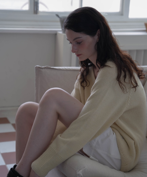 DEHEVE（デヘヴェ）の「Classic V-neck Knit [Butter]（ニット/セーター・レディース・ライトホワイト・FREE）」の7枚目の写真