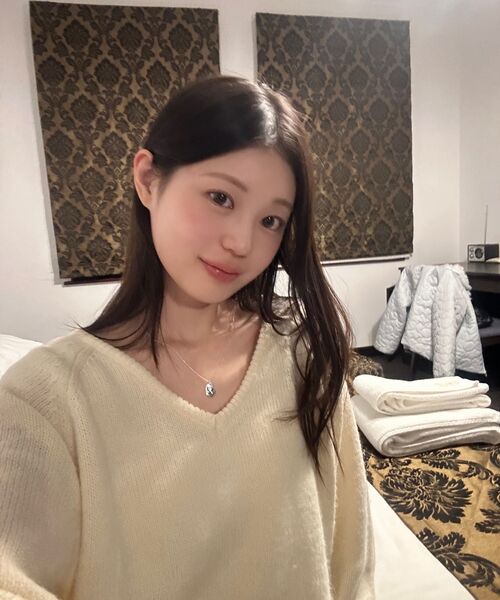 DEHEVE（デヘヴェ）の「Classic V-neck Knit [Butter]（ニット/セーター・レディース・ライトホワイト・FREE）」の9枚目の写真