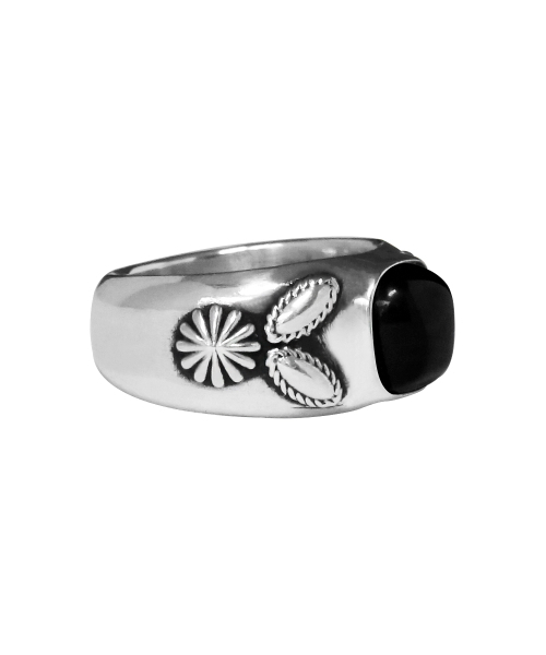 ANONYMOUS ARTISAN(アノニマスアルティザン)の「Western Stone Ring - Onyx(リング・レディース・その他・30/28/12号/13号/15号/21号/27号/22号/23号/24号/16号/14号/17号/18号/19号/20号/25号/26号/29号)」の3枚目の写真