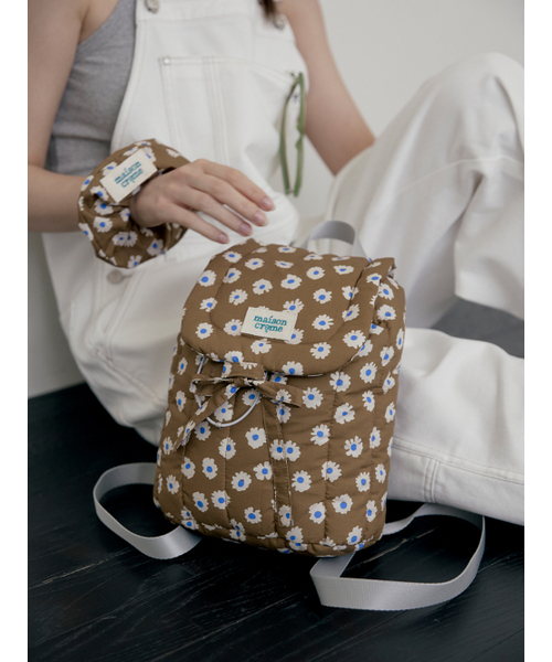 MAISON CREME（メゾンクレム）の「Pillow Backpack _ caramel（バックパック/リュック・レディース・ブラウン・FREE）」の3枚目の写真