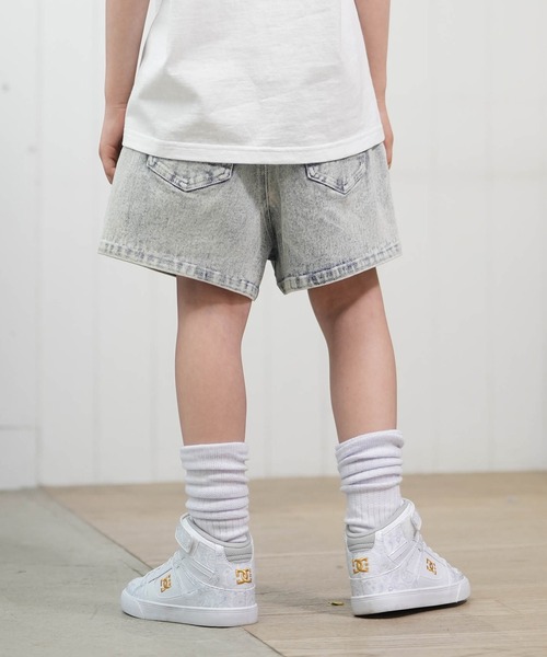 DC(ディーシー)の「DC/ディーシー キッズ デニム ショートパンツ 26 KD GS TIGHT SHORT ムラサキ限定 YWS261523M(その他パンツ・キッズ・ライトインディゴブルー/ブラック・150cm/140cm/130cm)」の12枚目の写真