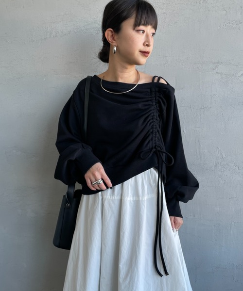 nenom（ネノム）の「[nenom/ネノム] ワンショルダードロストスウェット（スウェット・レディース・ブラウン/グレー/アイボリー/ブラック・F）」の21枚目の写真