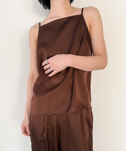 select MOCA by son(セレクトモカバイソン)の「マットサテンスクエアキャミソール【セットアップ対応】【by SON】(キャミソール・レディース・ブラウン/アイボリー/ブラック・FREE)」の3枚目の写真