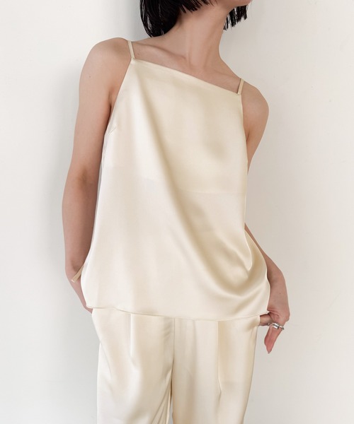 select MOCA by son(セレクトモカバイソン)の「マットサテンスクエアキャミソール【セットアップ対応】【by SON】(キャミソール・レディース・ブラウン/アイボリー/ブラック・FREE)」の1枚目の写真