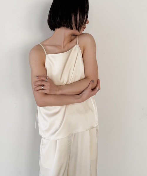 select MOCA by son(セレクトモカバイソン)の「マットサテンスクエアキャミソール【セットアップ対応】【by SON】(キャミソール・レディース・ブラウン/アイボリー/ブラック・FREE)」の8枚目の写真