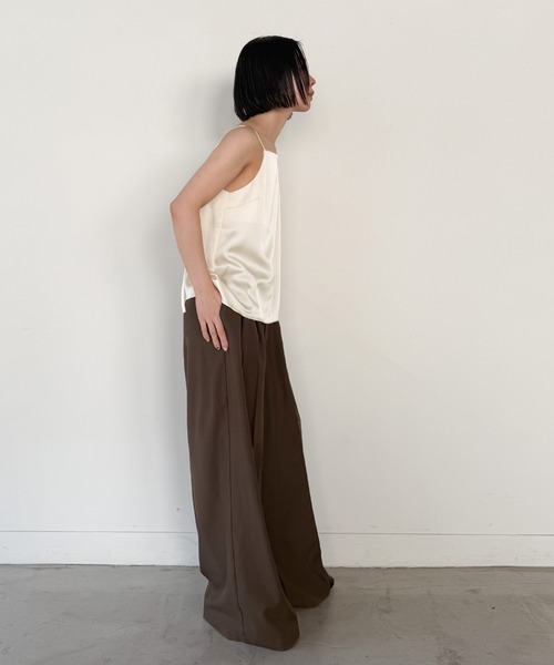 select MOCA by son(セレクトモカバイソン)の「マットサテンスクエアキャミソール【セットアップ対応】【by SON】(キャミソール・レディース・ブラウン/アイボリー/ブラック・FREE)」の15枚目の写真