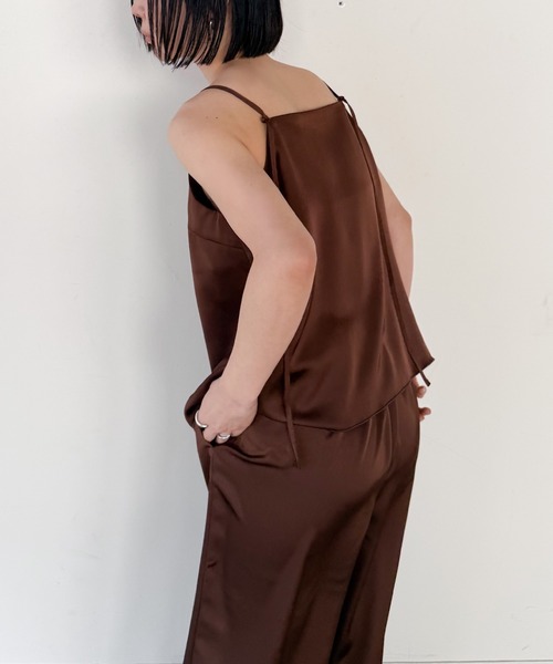 select MOCA by son(セレクトモカバイソン)の「マットサテンスクエアキャミソール【セットアップ対応】【by SON】(キャミソール・レディース・ブラウン/アイボリー/ブラック・FREE)」の21枚目の写真