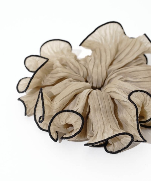 flower(フラワー)の「パイピングプリーツシュシュ(シュシュ・レディース・ホワイト/ブラック/ブラウン・FREE)」の8枚目の写真