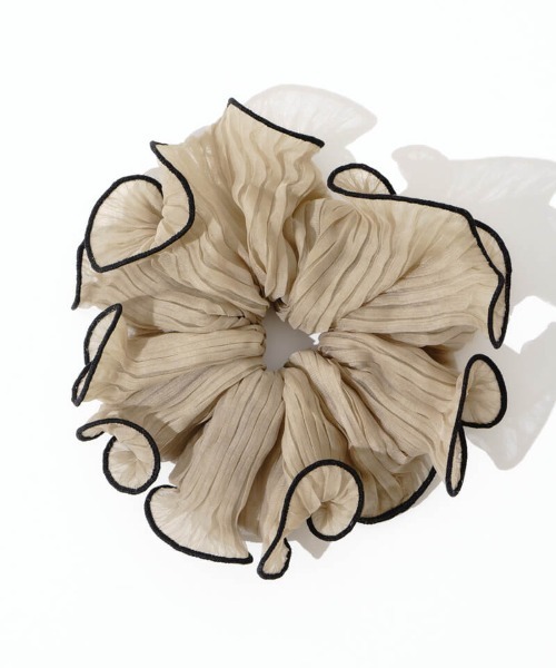 flower(フラワー)の「パイピングプリーツシュシュ(シュシュ・レディース・ホワイト/ブラック/ブラウン・FREE)」の9枚目の写真